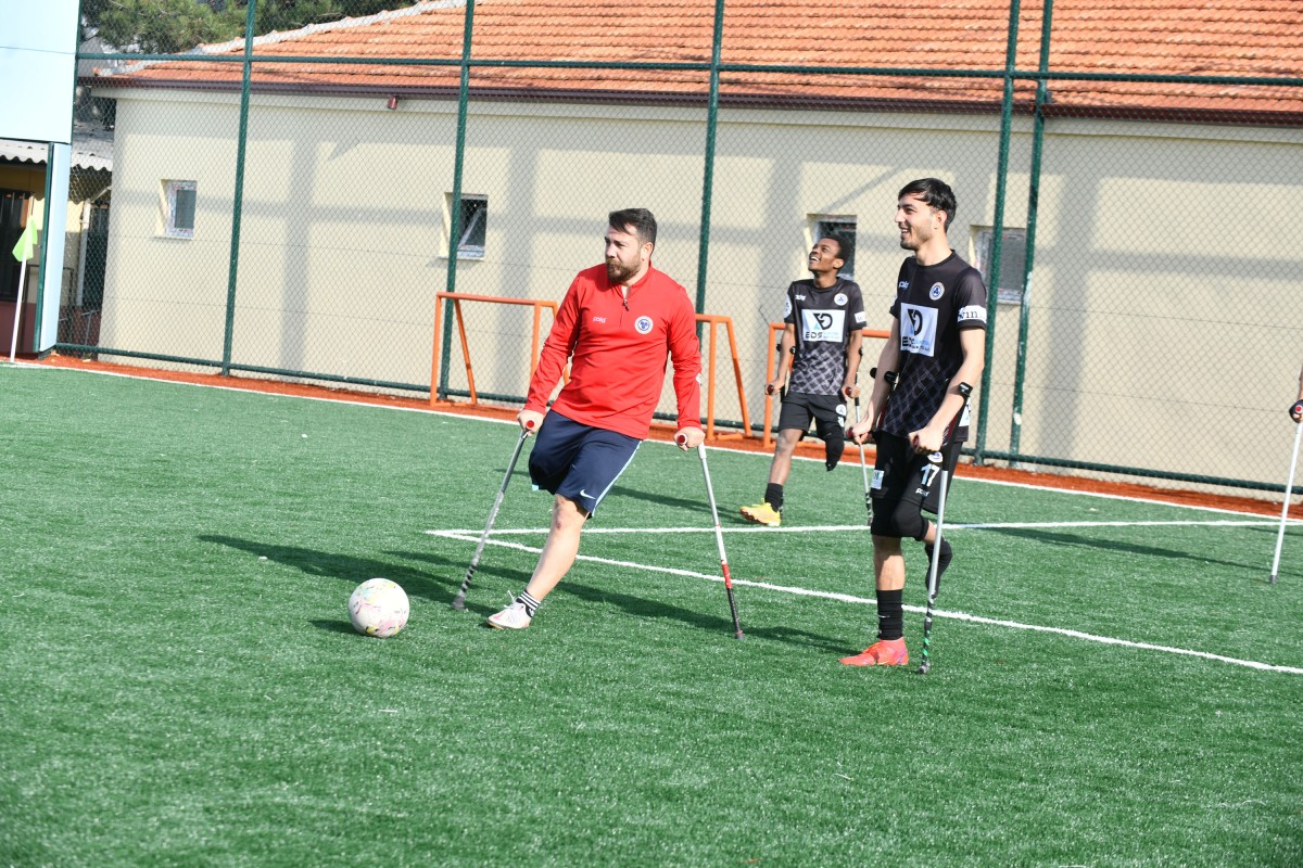 BÜYÜKŞEHİRDEN SPORA YENİ DESTEK: AMPUTE FUTBOL PARKI AÇILDI