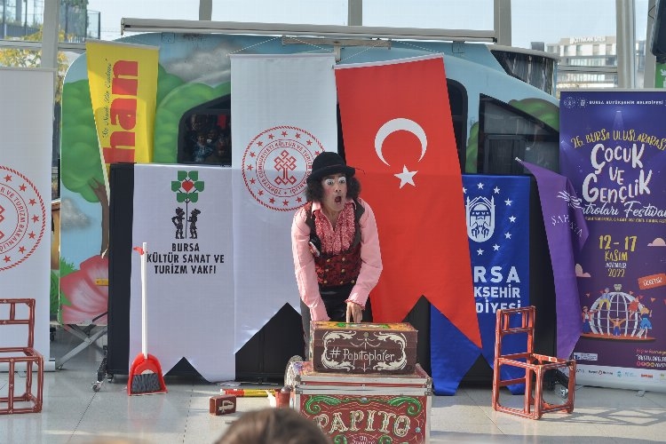 Bursa'nın her köşesinde tiyatro sahnesi