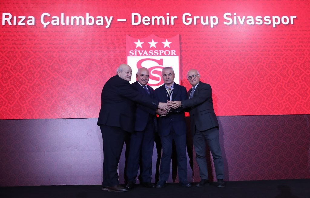 Teknik Direktörümüz Rıza Çalımbay Ödülünü Aldı