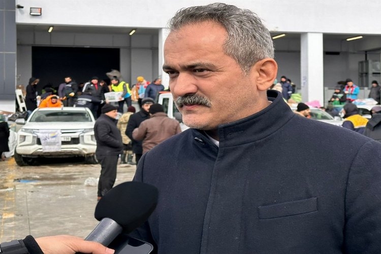 Bakan Mahmut Özer, 71 ilde okulların 20 Şubat'ta başlayacağını açıkladı.