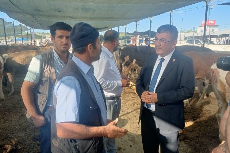 Kurban Pazarında Vatandaşlar, Konya Milletvekili Ekici'ye Dertlerini Anlattı