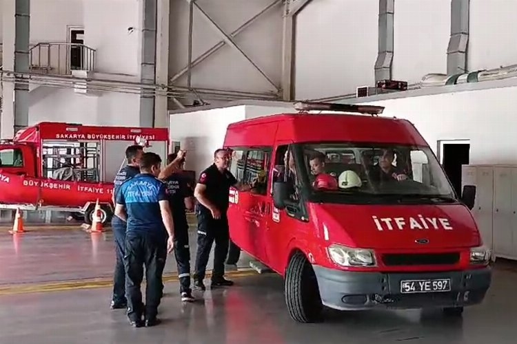 Düzce'ye sel desteği Sakarya ekiplerinden