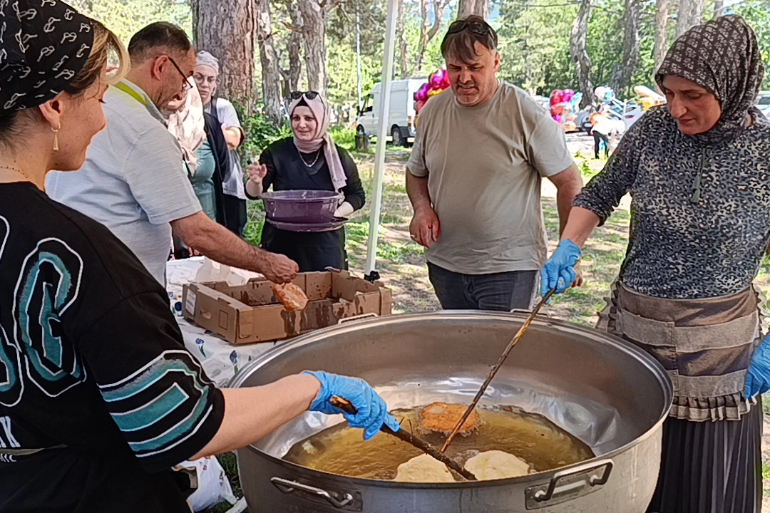 Küçükelmalı Tabiat Parkı’nda Bişi Festivali Yoğun İlgi Gördü