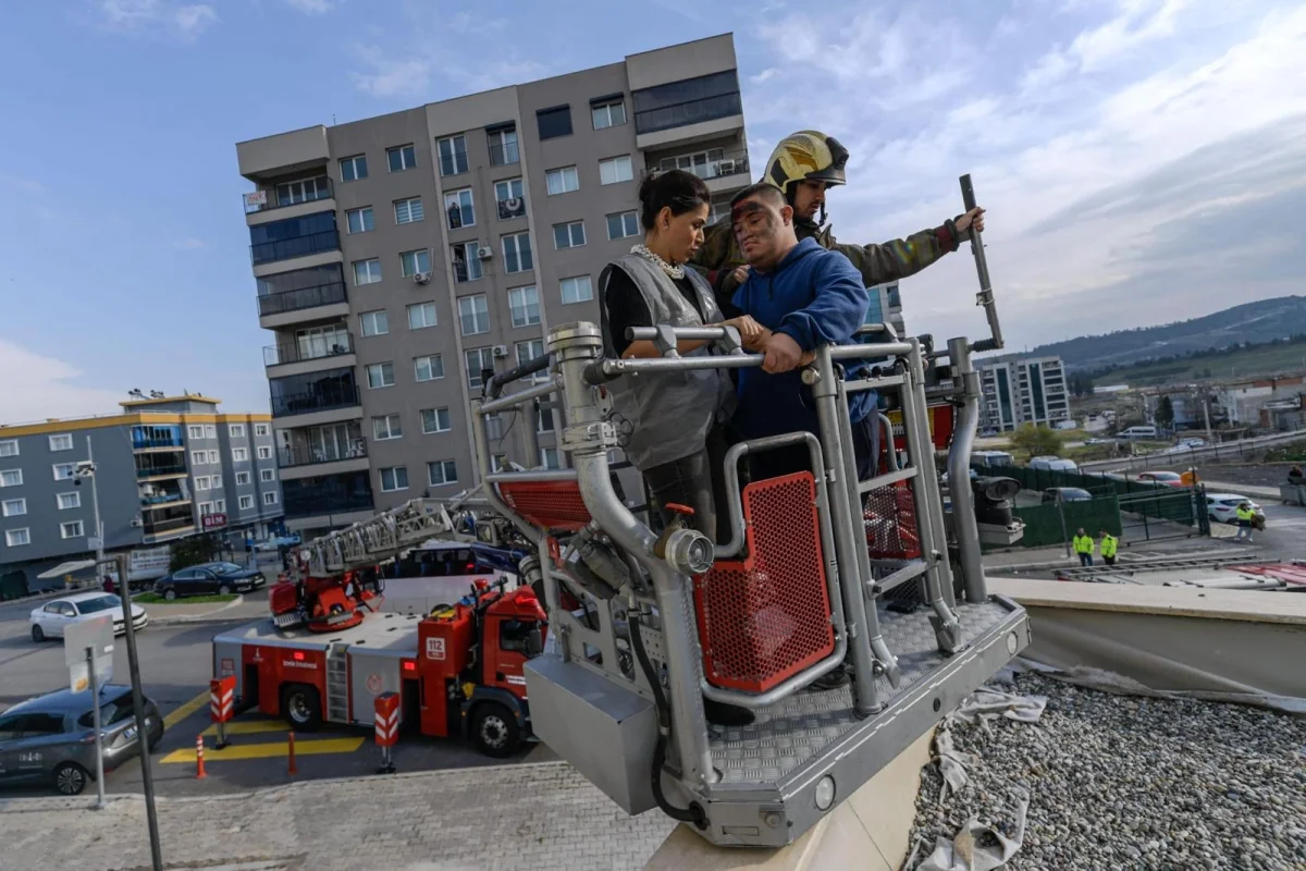 İzmir’de Engelliler İçin Deprem ve Yangın Tatbikatı Düzenlendi