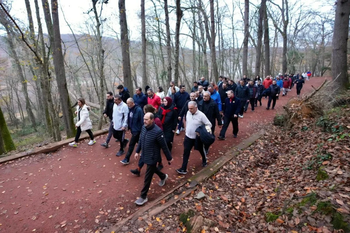 Bakan Tekin’den Öğretmenlerle Doğa Yürüyüşü